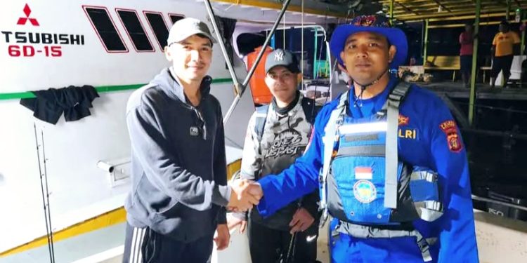 Sat Polairud Bontang Selamatkan Nelayan