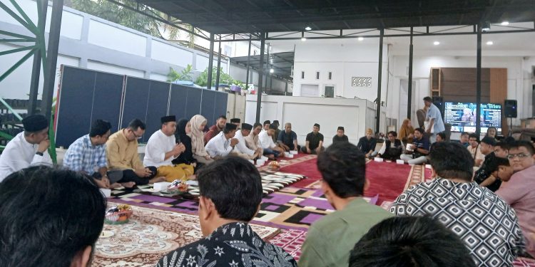Wakil Wali Kota Bontang, Agus Haris, menggelar buka puasa bersama dengan insan pers Kota Bontang di Rumah Jabatan (Rujab), Rabu (4/3/2026).