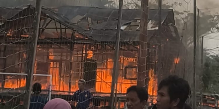 Kebakaran di Pujasera Guntung Bontang