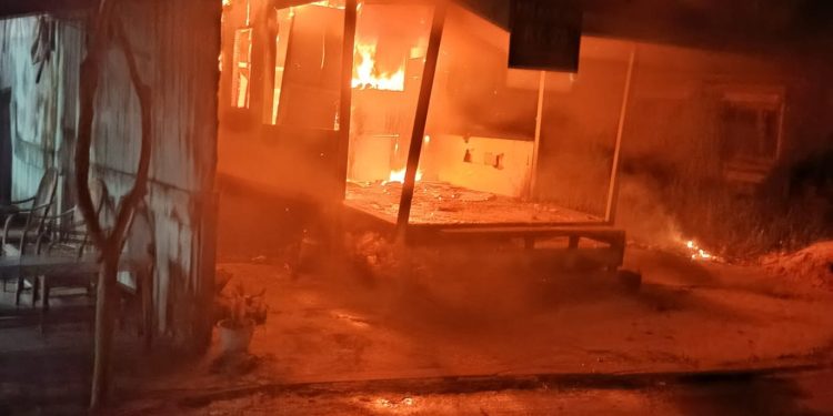 Kebakaran Pos Kamling di Kelurahan Api-Api, RT 26