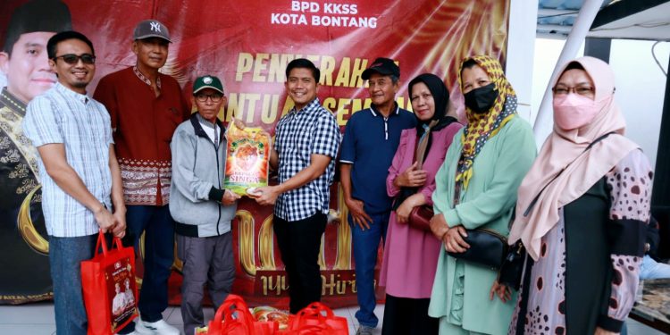 KKS Bontang Bagikan 150 Paket Sembako di Bulan Ramadan