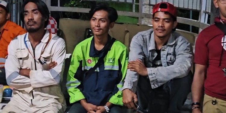 Pekerja lokal Bontang