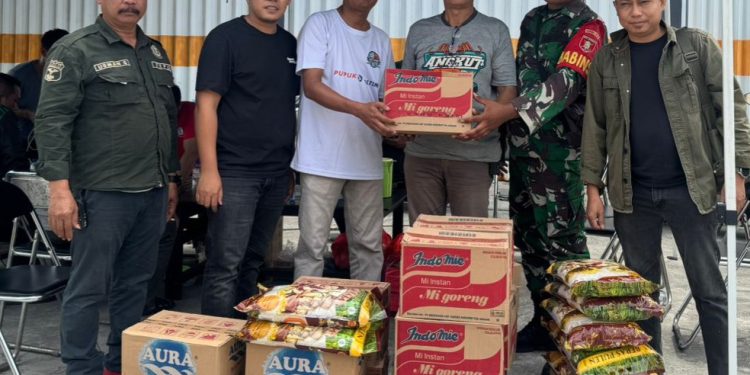 Jaringan Media Siber Indonesia (JMSI) Kota Bontang menyalurkan bantuan logistik kepada warga terdampak musibah kebakaran