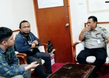 Sekretaris BPBD Bontang Sunaryo saat diwawancarai oleh wartawan