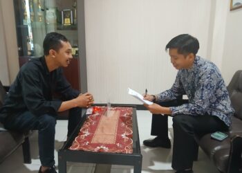 Humas Pengadilan Agama (PA) Bontang saat diwawancara wartawan