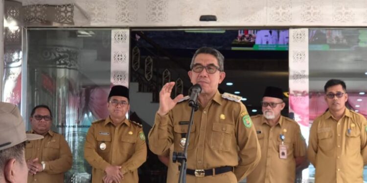 Bupati Kutim Ardiansyah Sulaiman memimpin Apel pagi
