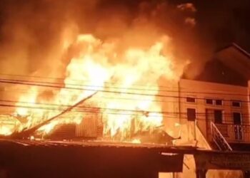 Kebakaran terjadi di kawasan permukiman padat penduduk di Jalan Dr. Sutomo, RT 30, Kelurahan Karang Rejo, Kecamatan Balikpapan Tengah,
