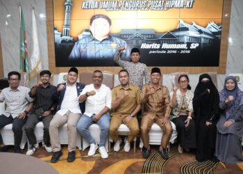 Alumni Himpunan Pelajar Mahasiswa Kutai Timur (HIPMA-KT) menggelar halal bihalal di Ruang Panel DPRD Kabupaten Kutai Timur (Kutim), Senin (30/3/2026).