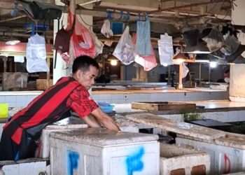 Para pedagang di Pasar Taman Rawa Indah (Tamrin), Kota Bontang, mengeluhkan tidak mengalirnya pasokan air bersih