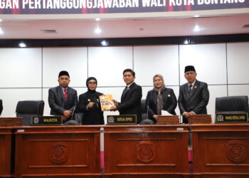 Wali Kota Bontang, Neni Moernaeni, secara resmi menyampaikan Laporan Keterangan Pertanggungjawaban (LKPJ) Tahun Anggaran 2025 dalam rapat paripurna yang digelar pada Senin (30/3/2026).