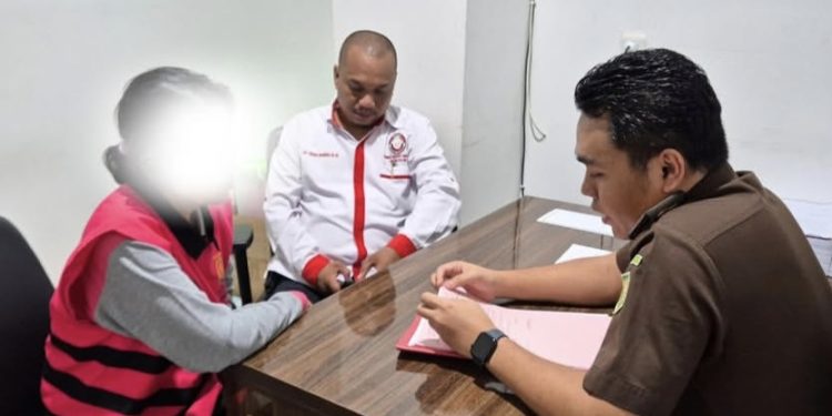 Kejaksaan Negeri (Kejari) Balikpapan menetapkan Direktur PT Bara Surya Perkasa (BSP) berinisial AA IKK sebagai tersangka dalam kasus dugaan tindak pidana korupsi terkait penyaluran dan pengelolaan pembiayaan dari PT PPA Finance, Rabu (11/3/2026)