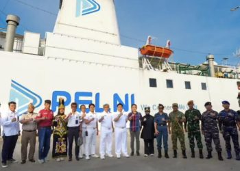 Wali Kota Bontang Neni Moerniaeni melepas kapal mudik di Pelabuhan Loktuan