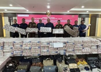 Kejaksaan Tinggi Kalimantan Timur (Kejati Kaltim) mengamankan uang negara senilai Rp214,28 miliar