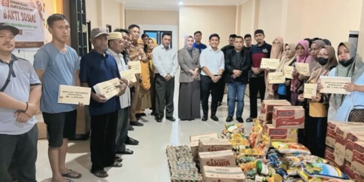 Anggota DPRD Kalimantan Timur, Shemmy Permata Sari, turun langsung menyalurkan bantuan bagi warga terdampak kebakaran