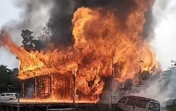 Kebakaran Jelang Buka Puasa di Guntung Bontang, Bangunan Pujasera Ludes