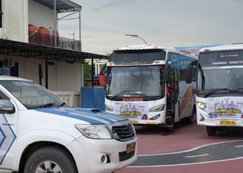 Dua unit Bus yang disediakan Polres Kutim bagi pemudik Kutim. (Dok. Polres Kutim)