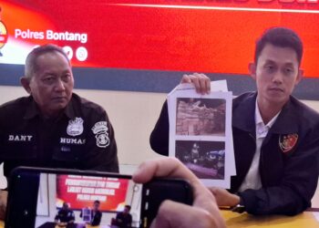 Kasi Humas Polres Bontang AKP Dani dan mantan Kasat Reskrim AKP Randy Anugrah