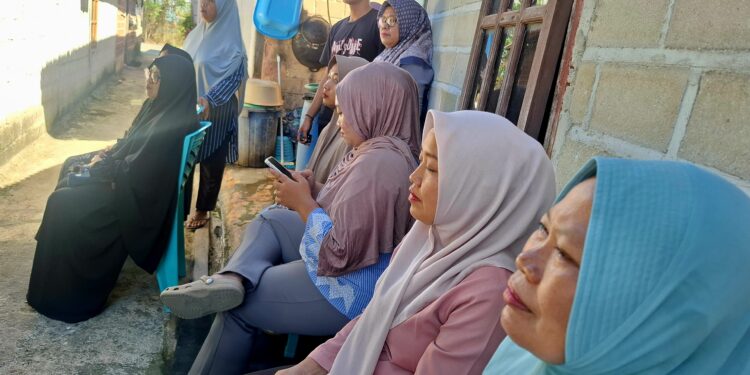 Warga RT 38 Tanjung Laut saat mengikuti Sidak DPRD Bontang Komisi C