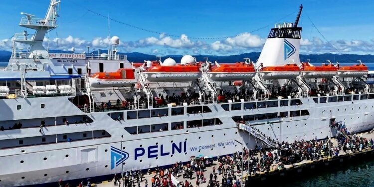 Para penumpang di Pelabuhan Semayang Balikpapan beberapa hari lalu