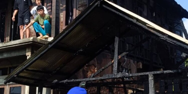 Kondisi rumah usai terbakar di Loa Ipuh Kukar