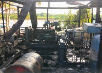 Kondisi mesin pembangkit listrik yang selama ini digunakan masyarakat ludes terbakar
