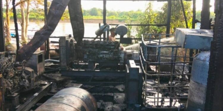 Kondisi mesin pembangkit listrik yang selama ini digunakan masyarakat ludes terbakar