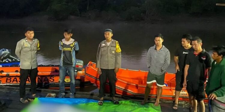 Pihak kepolisian Kukar lakukan olah TKP penemuan jasad
