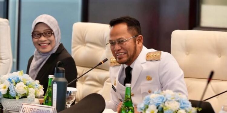 Sekda Kaltim Sri Wahyuni bersama Gubernur Kaltim Rudy Mas'ud