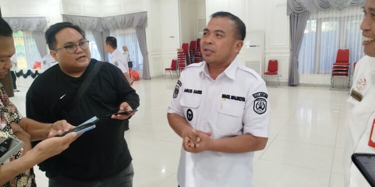 Wakil Wali Kota Bontang, Agus Haris saat diwawancarai awak media