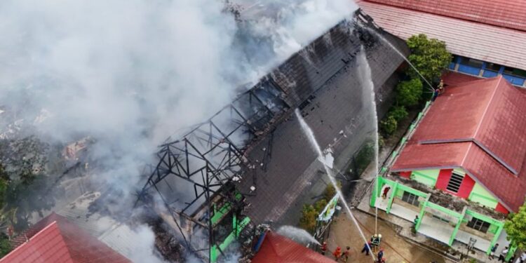 Kondisi SMPN 002 Samarinda usai Terbakar, 4 Kelas Ludes Dilalap Api
