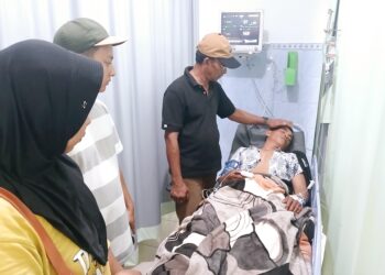Saharuddin masih menjalani perawatan intensif akibat kelelahan dan keluhan nyeri di bagian dada setelah hampir sepekan bertahan hidup di laut lepas