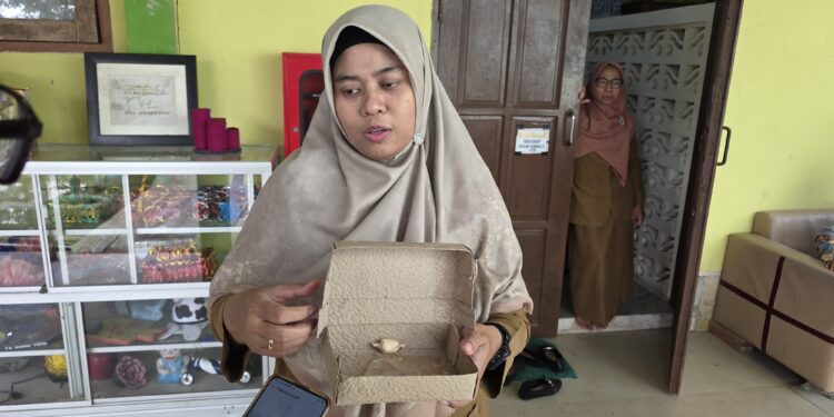 Kotak makanan dari kardus bekas olahan siswa siswi SMPN 5 Bontang