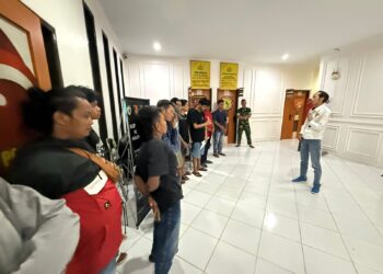 Pelaku dan korban lakukan mediasi terkait keroyokan pada hari Senin tanggal 06 April 2026 sekitar pukul 23.00 WITA di Jalan Pipa Bukit Kusnodo, Desa Suka Rahmat, Kecamatan Teluk Pandan, Kabupaten Kutai Timur.
