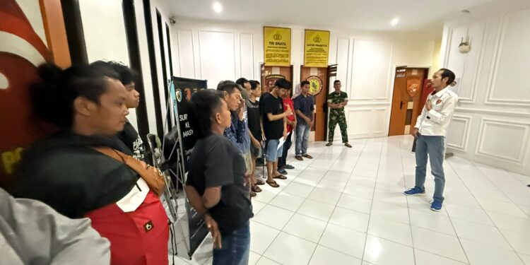 Pelaku dan korban lakukan mediasi terkait keroyokan pada hari Senin tanggal 06 April 2026 sekitar pukul 23.00 WITA di Jalan Pipa Bukit Kusnodo, Desa Suka Rahmat, Kecamatan Teluk Pandan, Kabupaten Kutai Timur.