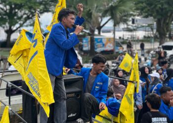 PMII Samarinda, Menggelar Aksi Demonstrasi di Depan Kantor Gubernur Kaltim