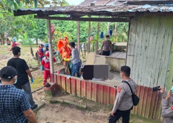Proses Evakuasi Mayat yang Ditemukan di Sangatta Selatan, Kutai Timur (Dok:Cuitan)
