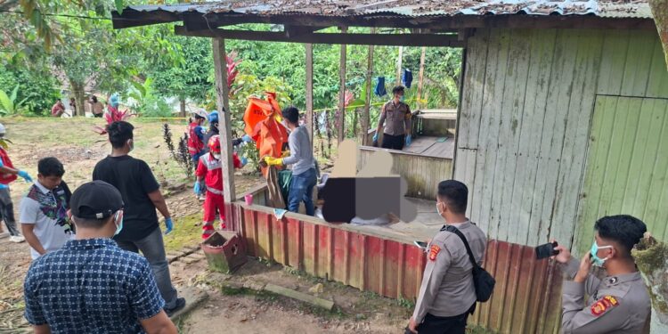 Proses Evakuasi Mayat yang Ditemukan di Sangatta Selatan, Kutai Timur (Dok:Cuitan)