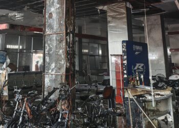 Kondisi Kebakaran melanda dealer Yamaha di Jalan Pangeran Antasari, Kota Samarinda, Minggu (12/4/2026) sore
