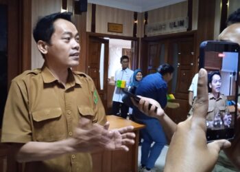 Asisten Pemerintahan dan Kesejahteraan Rakyat (Pemkesra) Seskab Kutim sekaligus PLT kepala Distransnaker, Trisno