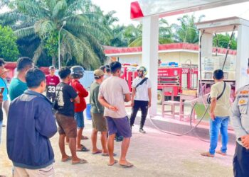 Ledakan memunculkan kebakaran kecil terjadi di Stasiun Pengisian Bahan Bakar Umum (SPBU) di Jalan Poros Muara Wahau–Bengalon