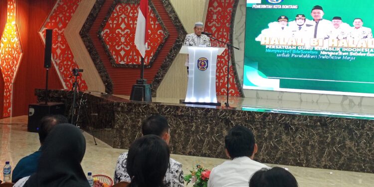 Sekretaris Disdikbud Bontang, Saparuddin saat sambutan.