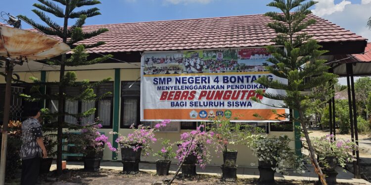 Halaman depan SMPN 4 Bontang