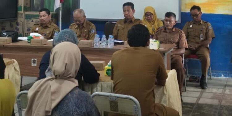 Disdikbud Bontang saat melaksanakan rapat terkait status SDN 003 Bontang Barat
