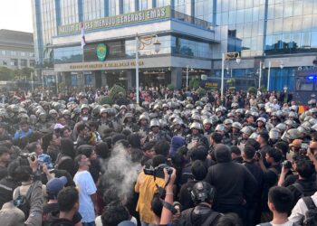 Kondisi demo di depan Kantor Gubernur Kaltim