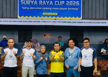 Kejuaraan bulutangkis se Kota Bontang bertajuk ‘Turnamen Badminton Surya Raya Cup I 2026’ resmi bergulir, Wakil Wali Kota turut hadir