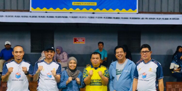 Kejuaraan bulutangkis se Kota Bontang bertajuk ‘Turnamen Badminton Surya Raya Cup I 2026’ resmi bergulir, Wakil Wali Kota turut hadir