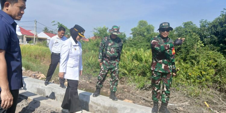 Wali Kota dan Ketua DPRD Bontang kunjungi lokasi program TNI Manunggal Membangun Desa (TMMD)