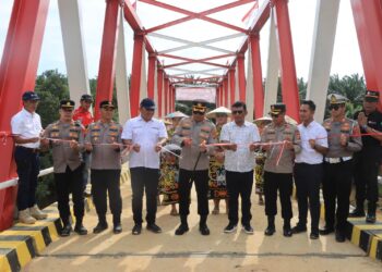Peresmian Jembatan Merah Putih di Kecamatan Wahau Kutim