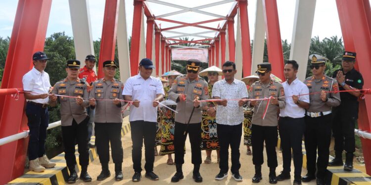 Peresmian Jembatan Merah Putih di Kecamatan Wahau Kutim