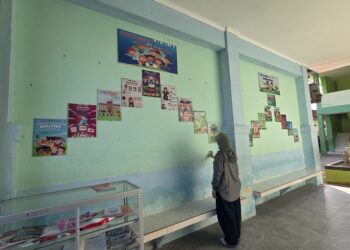 Poster ajakan jaga lingkungan dan lainntmya di SDN 001 Bontang Utara